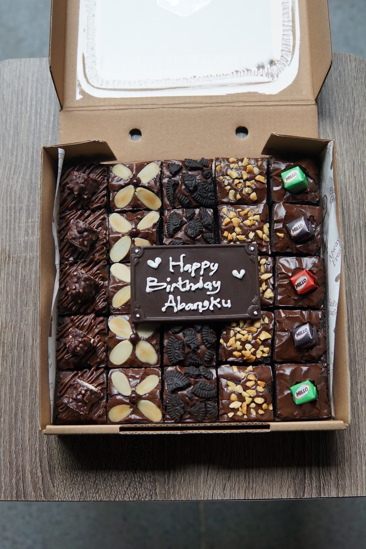 Fudgy 20x20 Full Topping + Papan Tulisan