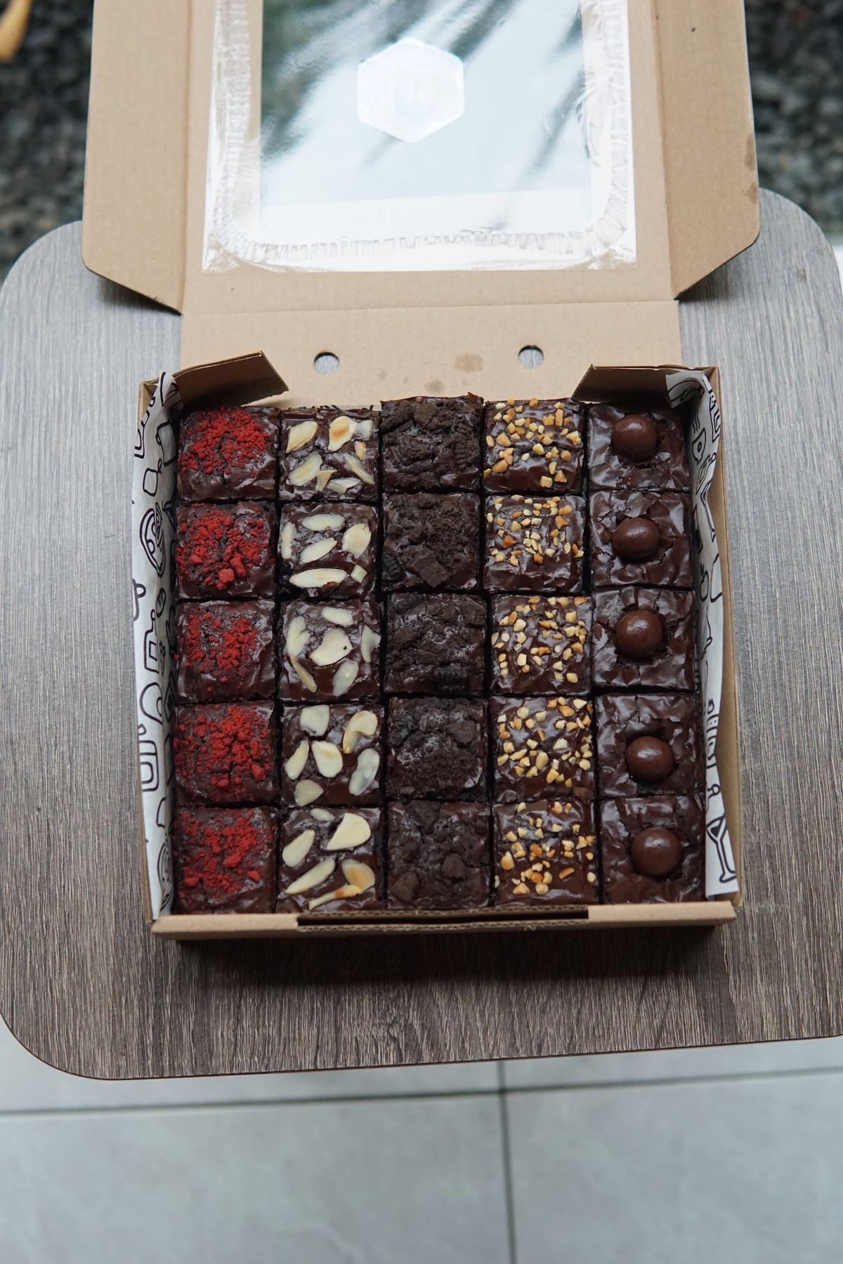 Fudgy Brownies 20x20 (Full Topping)